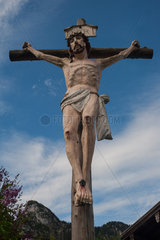 Oberammerga  Deutschland  hoelzerne Jesusfigur am Kreuz
