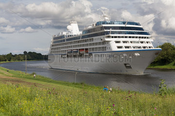 Kiel  Deutschland  Kreuzfahrtschiff Insignia auf dem Nord-Ostsee-Kanal