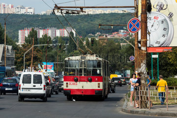 Chisinau  Republik Moldau  Verkehr an einer grossen Kreuzung