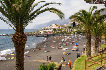 Santiago del Teide  Spanien  Blick auf den Strand von Playa de la Arena
