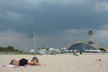 Rostock  Deutschland  Gewitterwolken ziehen ueber Warnemuende