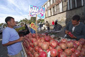 Hurghada  Aegypten  Stand auf einem Obst- und Gemuesemarkt