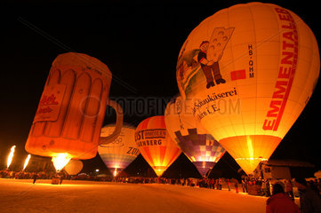 Koessen  Osterreich  Ballongluehen beim Alpin Ballooning