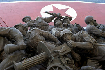 Pjoengjang  Nordkorea  Figurengruppe am Grossmonument Mansudae