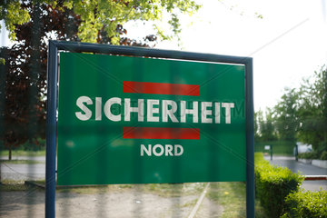 Berlin  Deutschland  Schild der Sicherheit Nord GmbH & Co. KG