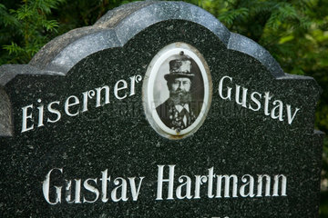 Berlin  Deutschland  Grab von Gustav Hartmann  Der eiserne Gutav