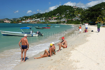 St. Georges  Grenada  Touristen am Grand Anse Strand