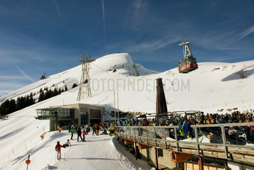 Oberstdorf  Deutschland  Skifahrer an der Mittelstation Schlappoldsee
