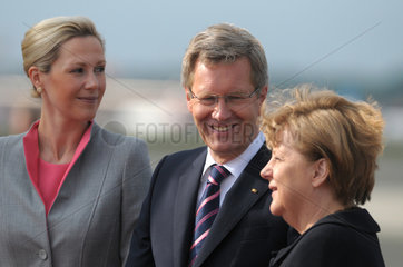 Berlin  Deutschland  Bundespraesident Christian Wulff und Bundeskanzlerin Angela Merkel  beide CDU
