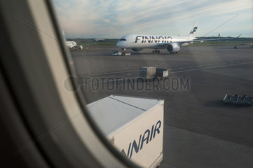 Helsinki  Finnland  Passagiermaschine der Finnair am Flughafen Helsinki-Vantaa