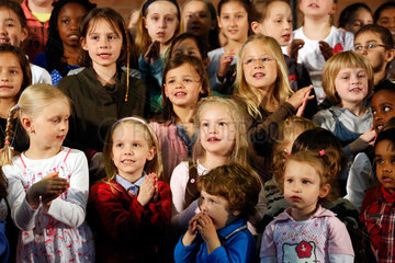 Bochum  Deutschland  SING DAY OF SONG  Schulkinder der Weilenbrink-Schule singen in der Christuskirche