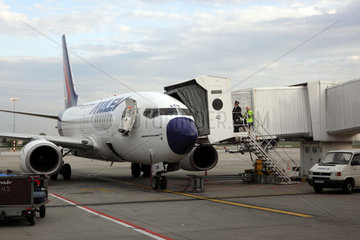 Budapest  Ungarn  Maschine der Fluggesellschaft Malev auf dem Flughafen in Budapest