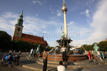 Berlin  Marienkirche  Fernsehturm und Neptunbrunnen