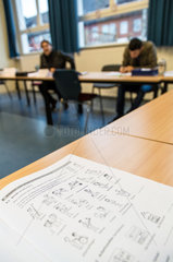 Bremen  Deutschland  syrische Fluechtlinge beim Deutschunterricht