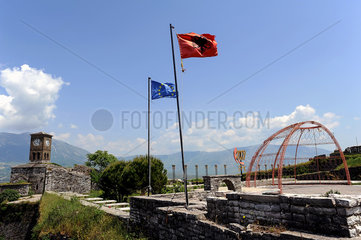 Gjirokastra  Albanien  Buehne des Folklorefestivals auf der Burg Gjirokastra