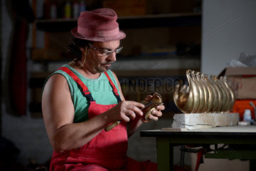 Berlin  Deutschland  Thorsten Knaak  Chef der Skulpturengiesserei Knaak