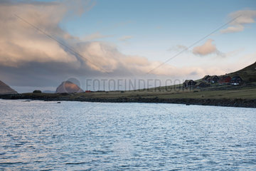 Thorshaven  Daenemark  Kuestenlandschaft auf der Insel Streymoy
