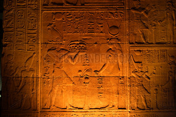 Assuan  Aegypten  Reliefs an den Waendes des Tempel von Philae