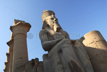 Luxor  Aegypten  Figuren in der Tempelanlage des Luxor-Tempel