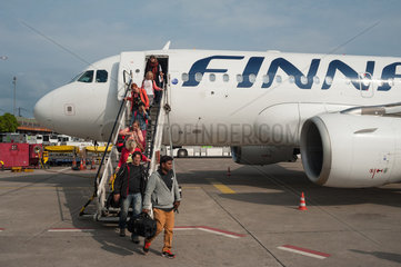 Berlin  Deutschland  Passagiere kommen am Flughafen Tegel an