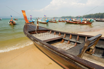 Phuket  Thailand  Longtailboote am Strand von Bang Tao Beach auf Ko Phuket