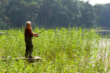 Wolin  Polen  Angler im Swine-Delta