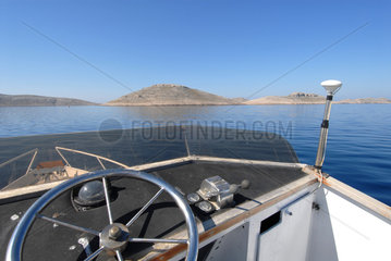 Sibenik  Kroatien  mit dem Segelboot unterwegs auf der Adria