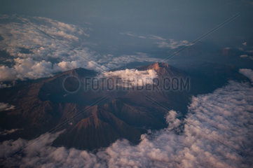 Indonesien  Blick von oben auf einen Vulkan