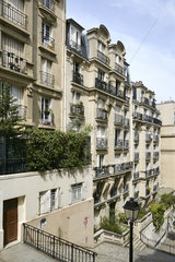 Paris  Frankreich - Wohnhaeuser aus dem fruehen 20. am Montmartre
