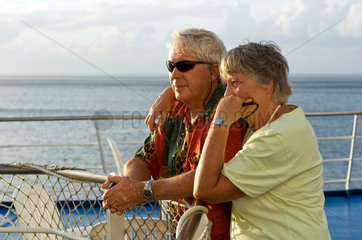 Hanavave  Franzoesisch-Polynesien  Passagiere an Deck der Aranui 3