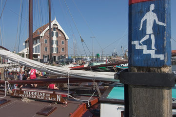 Oudeschild  Niederlande  Fischerboote im Hafen