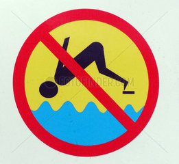Kolberg  Polen  Schild -Kopfsprung ins Wasser verboten-