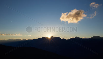 Parpan  Schweiz  Sonnenuntergang ueber den Glarner Alpen
