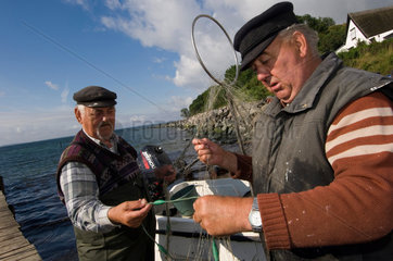 Vitt  Deutschland  Fischer am Hafen von Vitt