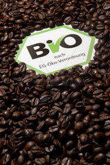 Berlin  Deutschland  Kaffeebohnen mit EG-Bio-Siegel
