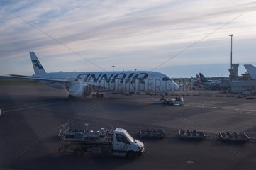 Helsinki  Finnland  Passagiermaschine der Finnair am Flughafen Helsinki-Vantaa