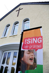 Moers  Deutschland  SING DAY OF SONG-Plakat an der Ev. Kirchengemeinde Meerbeck