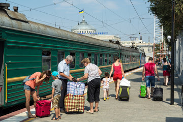 Odessa  Ukraine  ankommende Passagiere am Hauptbahnhof von Odessa