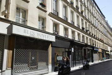Paris  Ile-de-France  Frankreich - Kleine Geschaefte in historischen Wohnhaeusern praegen das Bild in der Rue Mandar im 2. Arrondissement.