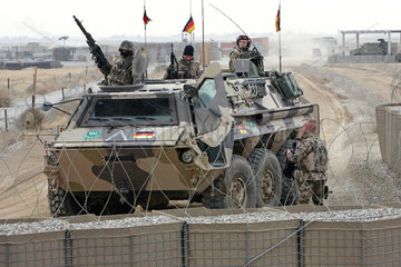 Mazar-e Sharif  Afghanistan  Transportpanzer  Typ Fuchs  der ISAF-Schutztruppe