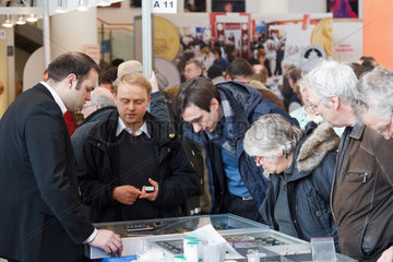 Berlin  Deutschland  Besucher auf der World Money Fair