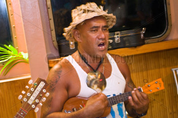 Fakarava  Franzoesisch-Polynesien  Veranstaltung auf der Aranui 3
