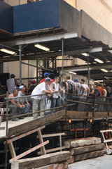 New York  USA  Bauarbeiter warten am Geruest