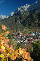 Mittenwald  Deutschland  Blick auf die Gebirgsgruppe Karwendel