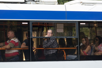 Chisinau  Moldau  Fahrgaeste in einem Trolleybus