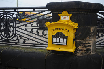 Dresden  Deutschland  ein Postbriefkasten