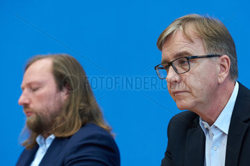 Berlin  Deutschland  Bundespressekonferenz zum Abgas-Skandal
