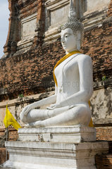 Ayutthaya  Thailand  sitzender Buddha in der Tempelanlage Wat Yai Chai Mongkon