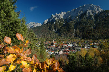 Mittenwald  Deutschland  Blick auf die Gebirgsgruppe Karwendel