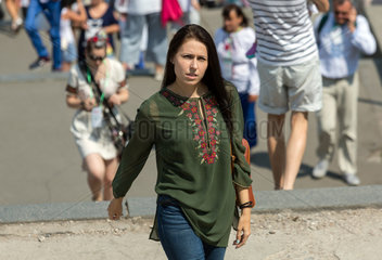 Odessa  Ukraine  junge Frau im Stadtzentrum